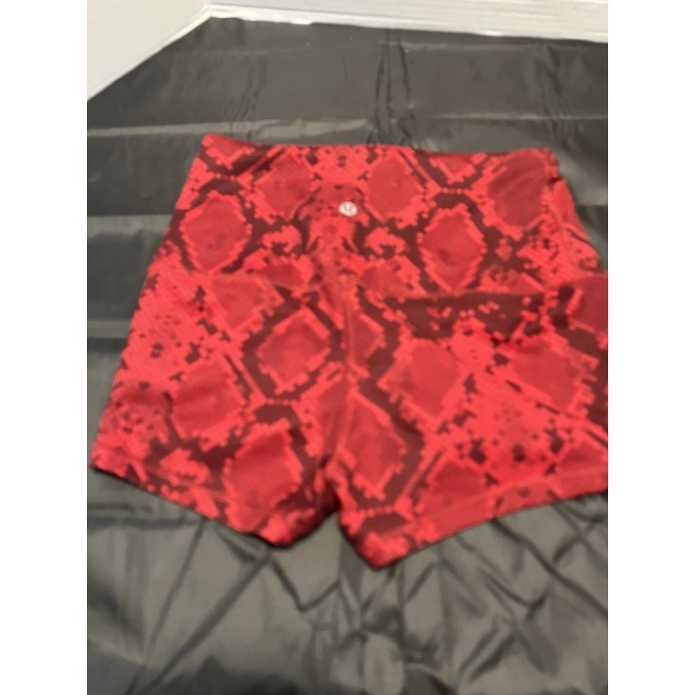 Lululemon Boogie Short Roll Down Raspberry Red Snake Print Size 2-4 Shorty Fit